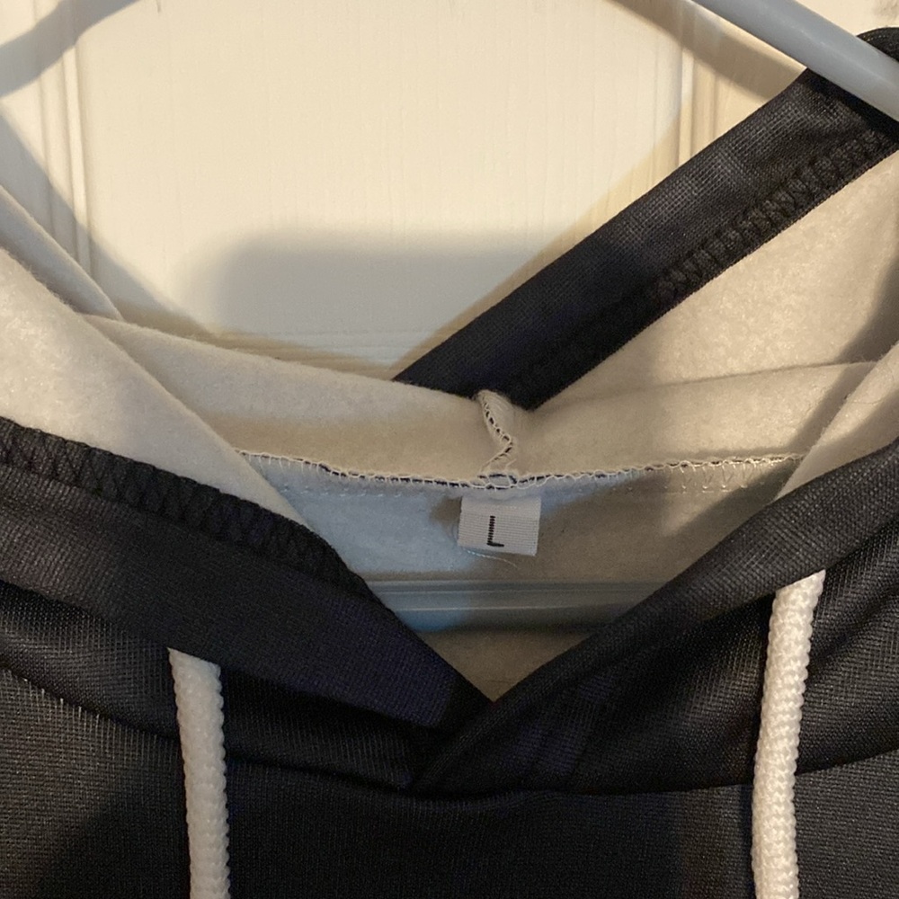 Sweatshirt - Picture 2 of 3